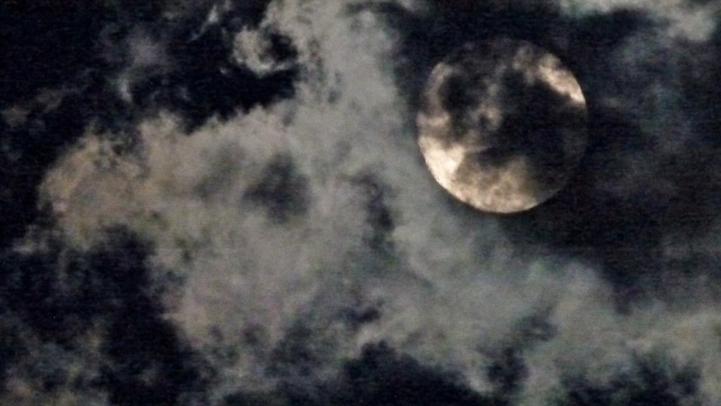 Full_Moon_clouds_JulianneGCrane