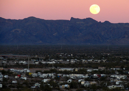 Boondocking RVers gather at Quartzsite over winter