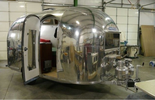 ‘Flippin’ RVs’ buffs out a classic ’62 Airstream Bambi, more