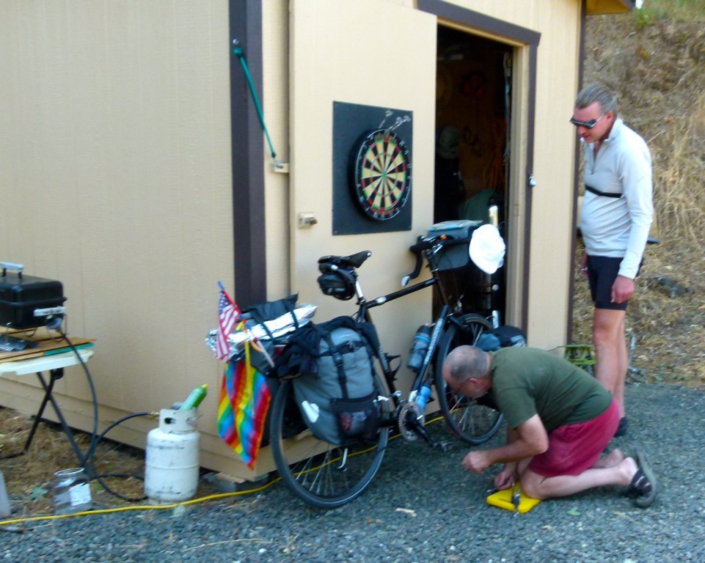 Bicyclist-DavidLinzmeyer-NewZealand_JimmySmith-checking_JulianneGCrane