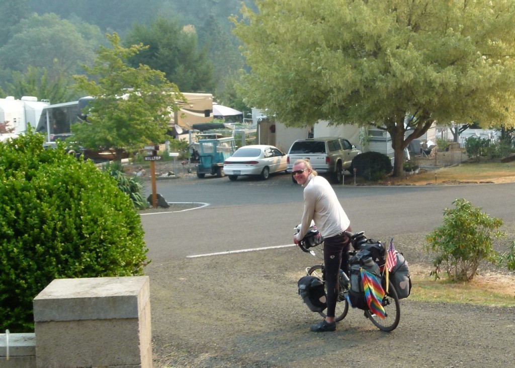 Bicyclist-DavidLinzmeyer-NewZealand_leaving_JulianneGCrane