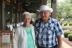 RVing couple aiming to hit all 645 Cracker Barrels